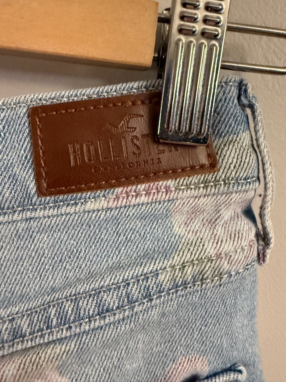 Hollister Floral Distressed Denim Shorts High Rise Short Short W25 Festival - Picture 3 of 6